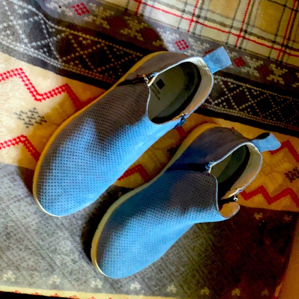 White Mountain Blue Suede Shoes
